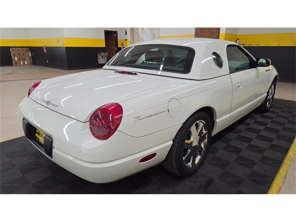 2002 Ford Thunderbird 11th Gen - Image 22 of 31