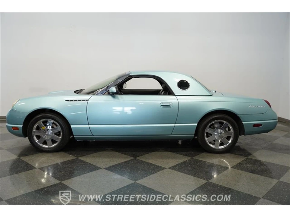 2002 Ford Thunderbird 11th Gen - Image 24 of 31