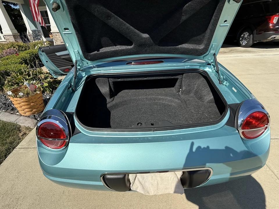 2002 Ford Thunderbird 11th Gen - Image 3 of 10