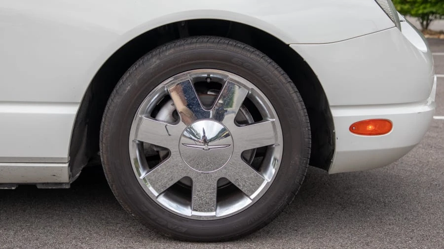 2002 Ford Thunderbird 11th Gen - Image 10 of 20