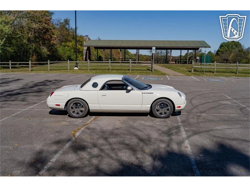 2002 Ford Thunderbird 11th Gen - Image 21 of 31