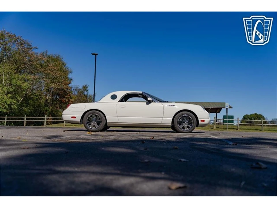 2002 Ford Thunderbird 11th Gen - Image 23 of 31