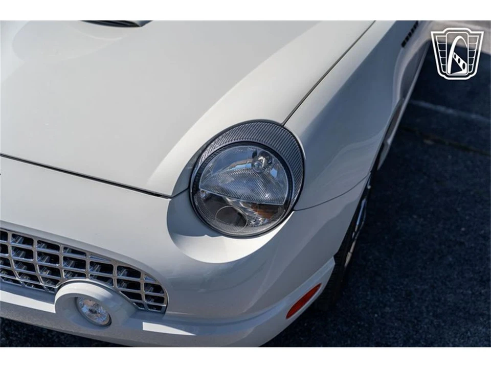 2002 Ford Thunderbird 11th Gen - Image 25 of 31