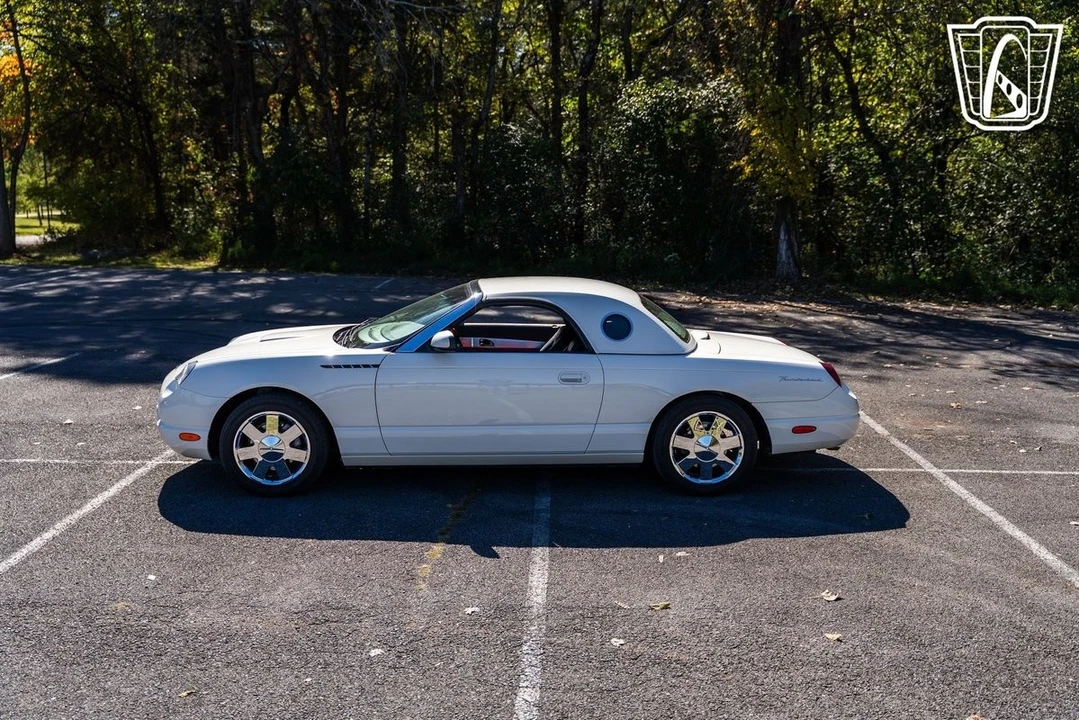 2002 Ford Thunderbird 11th Gen - Image 9 of 12