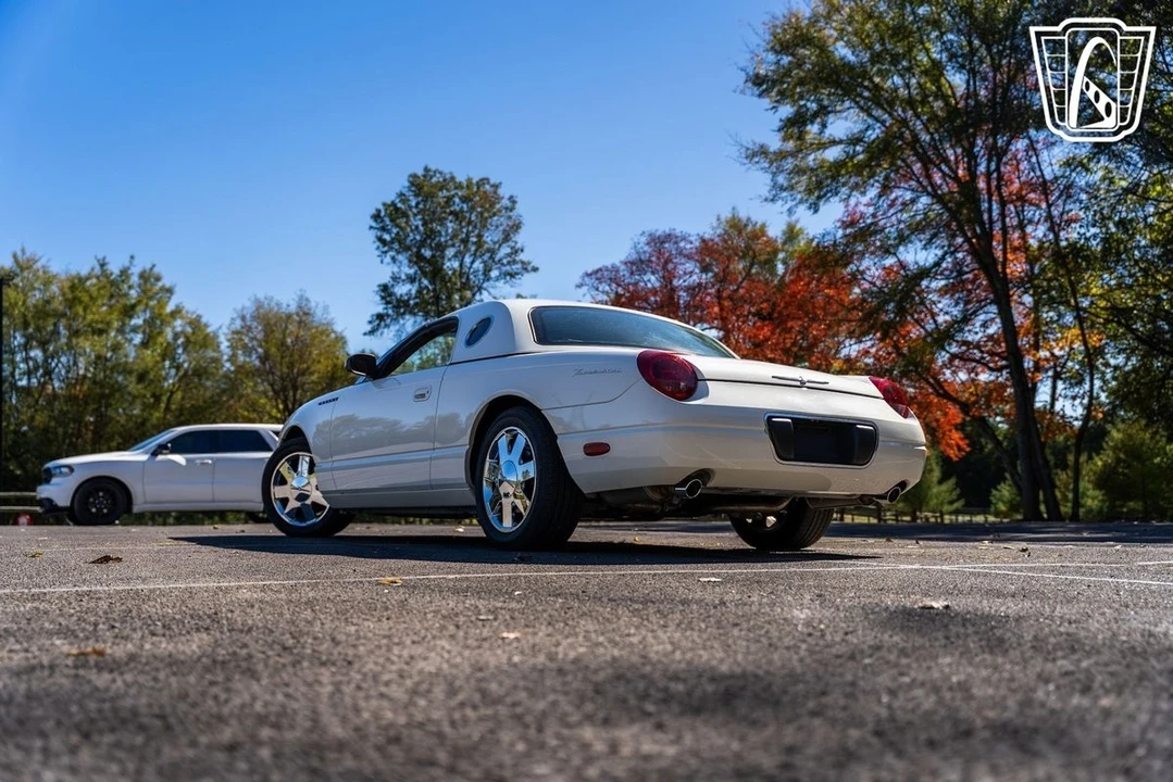 2002 Ford Thunderbird 10th Gen - Image 15 of 21