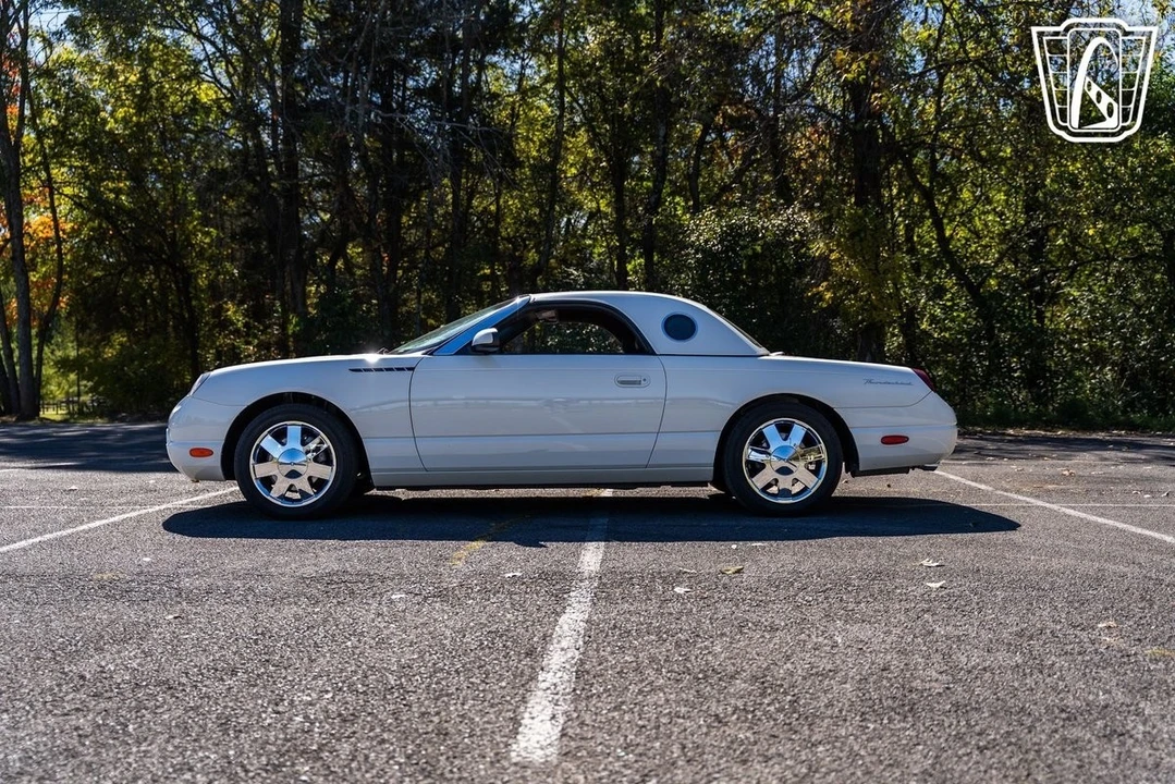2002 Ford Thunderbird 10th Gen - Image 11 of 12