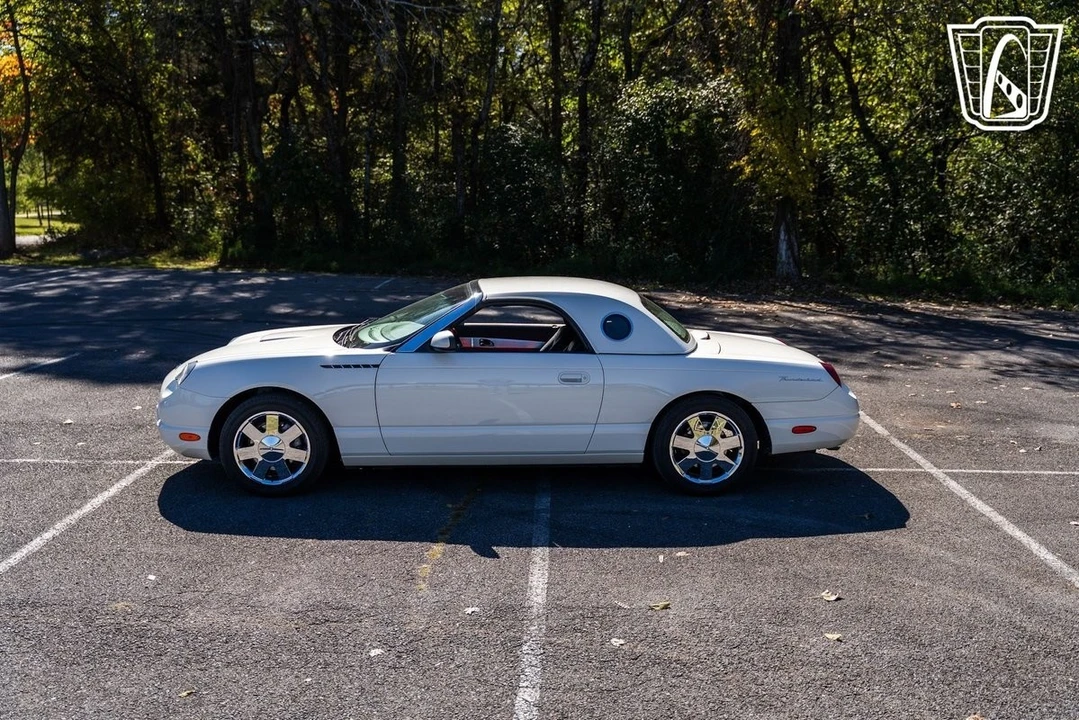 2002 Ford Thunderbird 10th Gen - Image 10 of 12