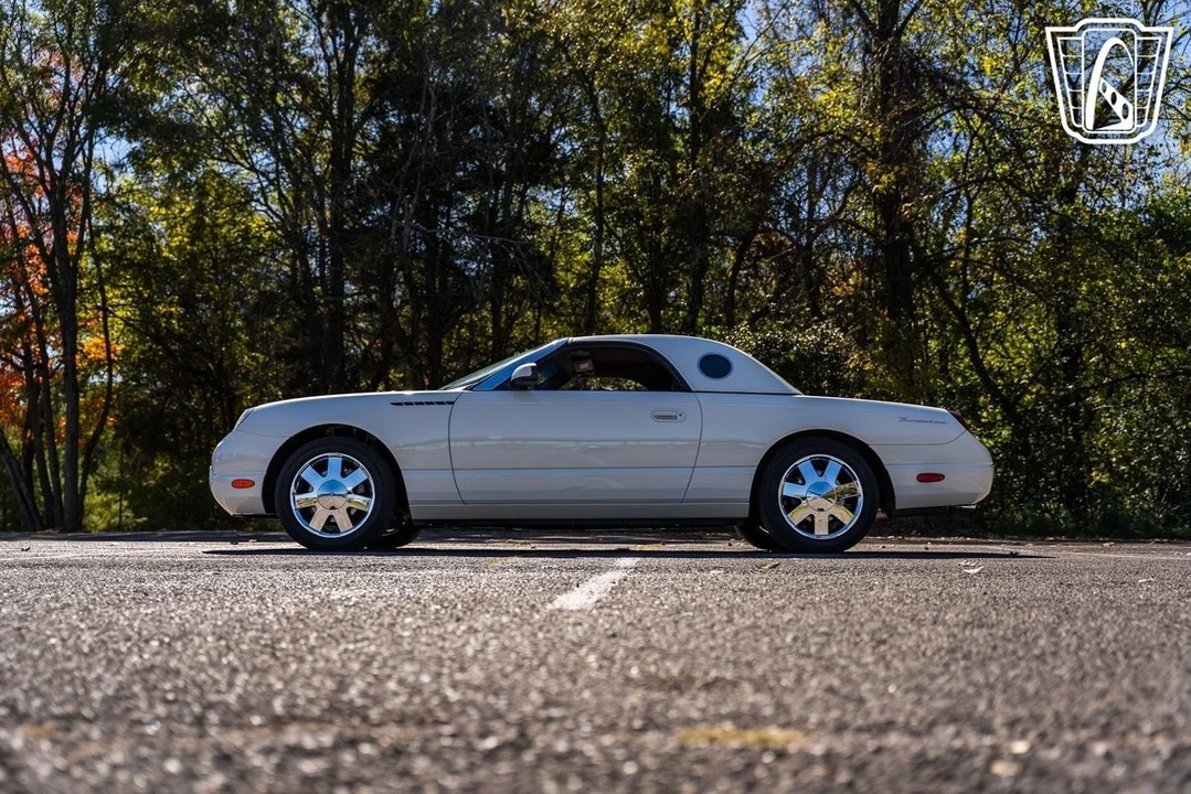 2002 Ford Thunderbird 11th Gen - Image 11 of 12
