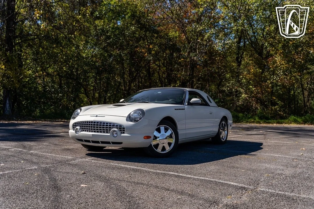 2002 Ford Thunderbird 10th Gen - Image 8 of 12