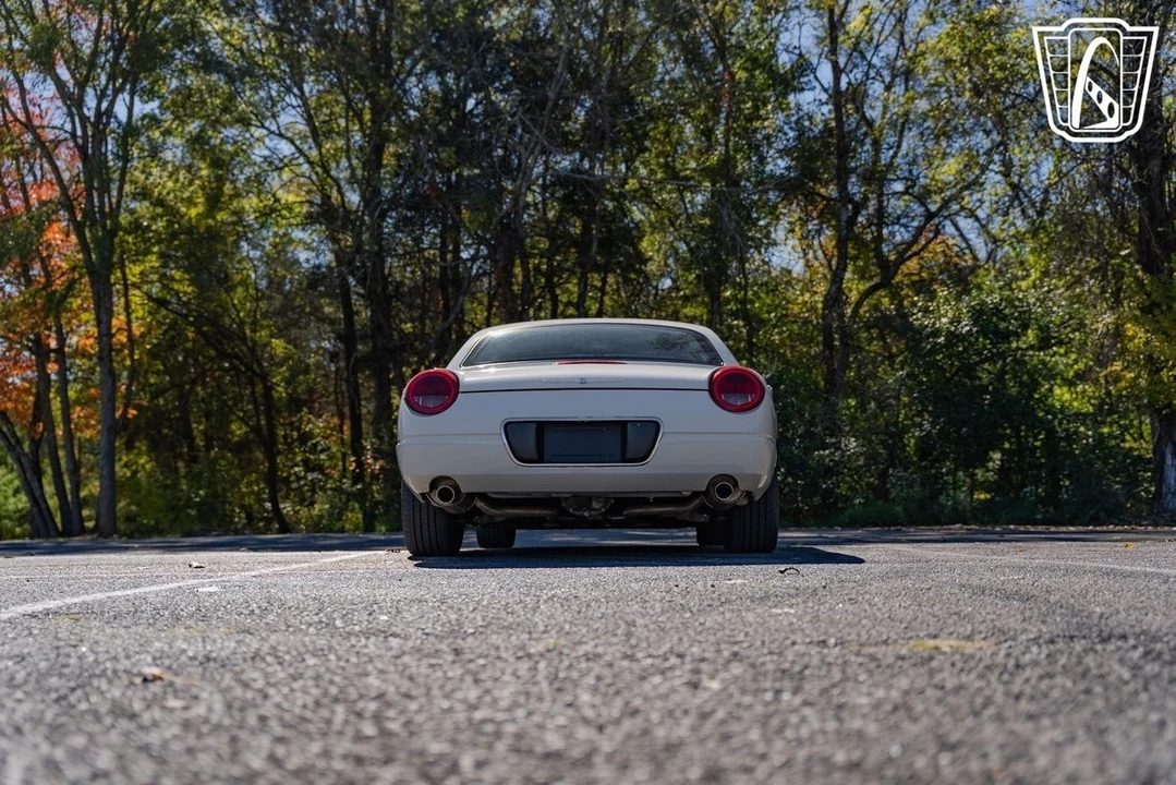 2002 Ford Thunderbird 10th Gen - Image 18 of 21