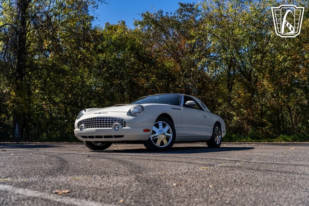 2002 Ford Thunderbird 10th Gen - Image 9 of 12