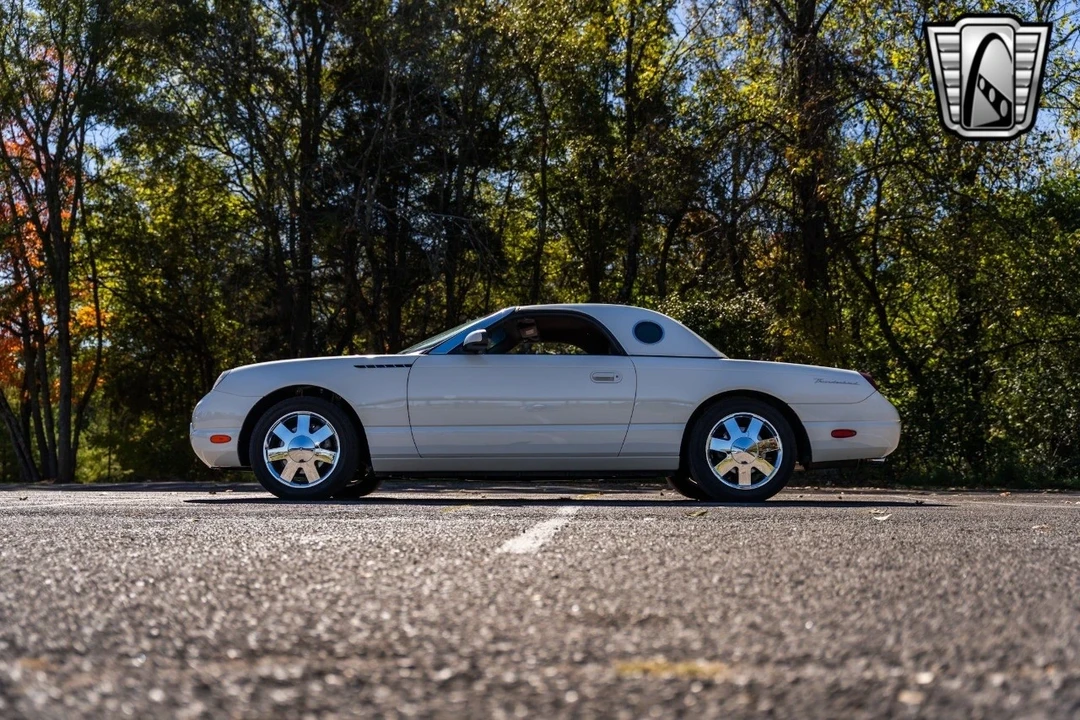 2002 Ford Thunderbird 10th Gen - Image 5 of 12