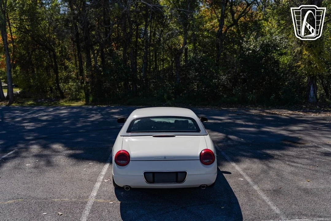 2002 Ford Thunderbird 10th Gen - Image 16 of 21