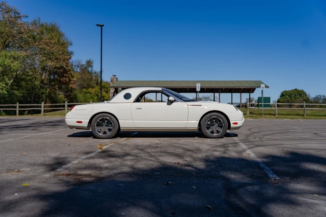 2002 Ford Thunderbird 10th Gen - Image 10 of 12
