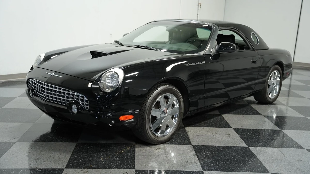 2002 Ford Thunderbird 10th Gen - Image 6 of 12