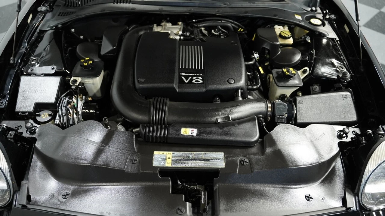 2002 Ford Thunderbird 10th Gen - Image 4 of 12