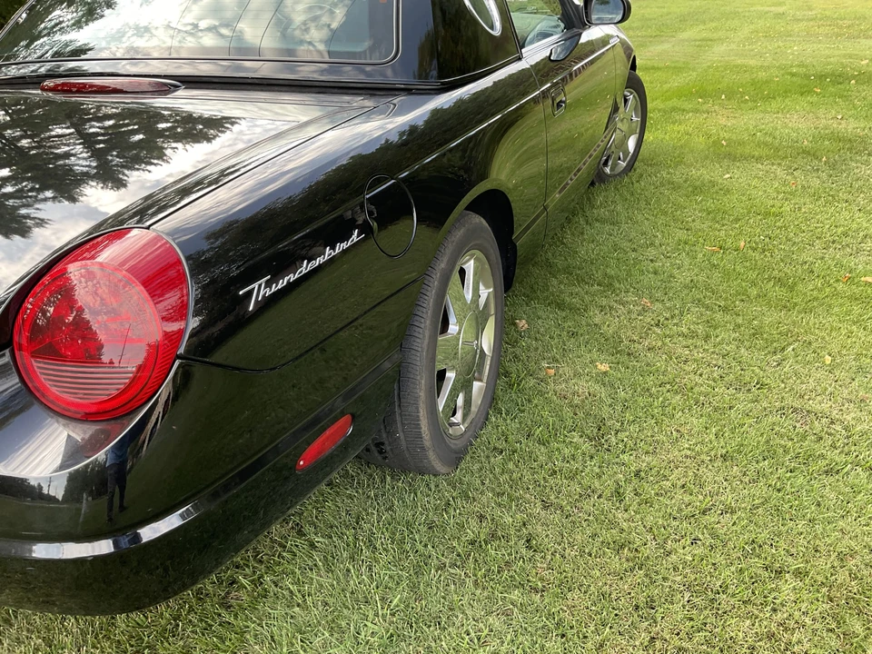 2002 Ford Thunderbird 11th Gen - Image 29 of 31