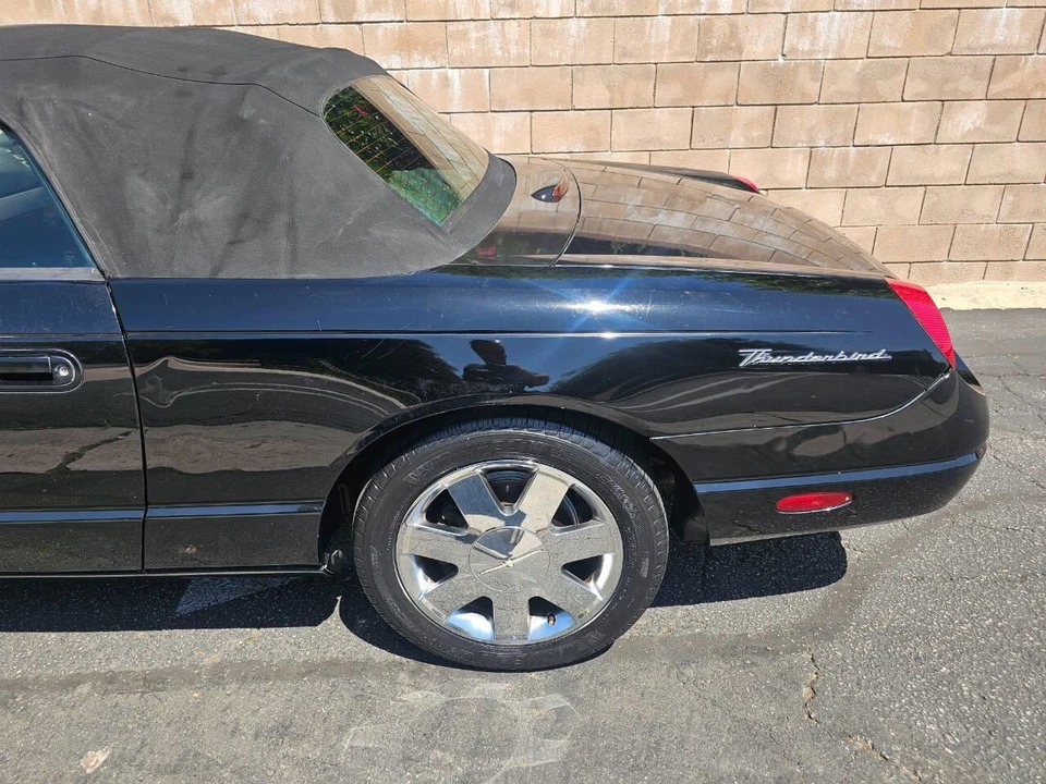 2002 Ford Thunderbird 11th Gen - Image 13 of 31