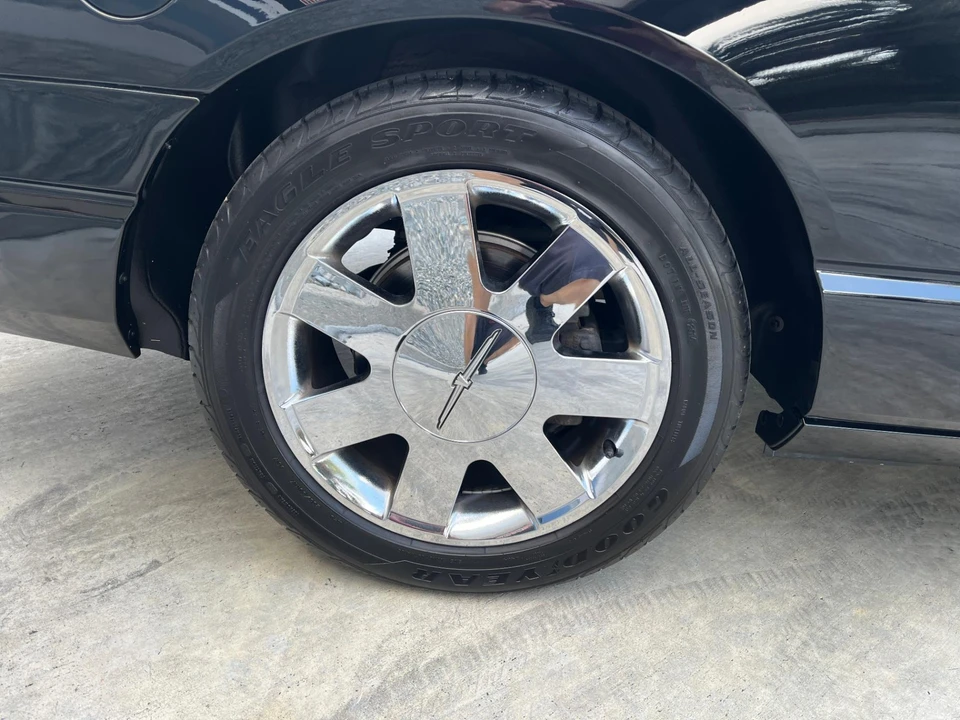 2002 Ford Thunderbird 11th Gen - Image 13 of 31