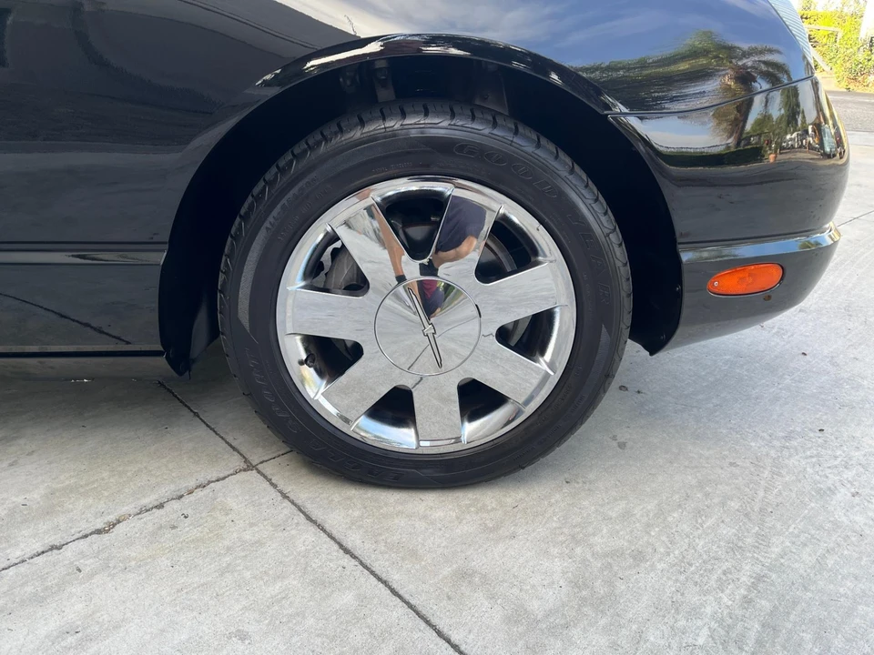 2002 Ford Thunderbird 11th Gen - Image 17 of 31