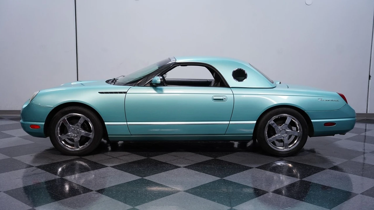 2002 Ford Thunderbird 10th Gen - Image 2 of 12