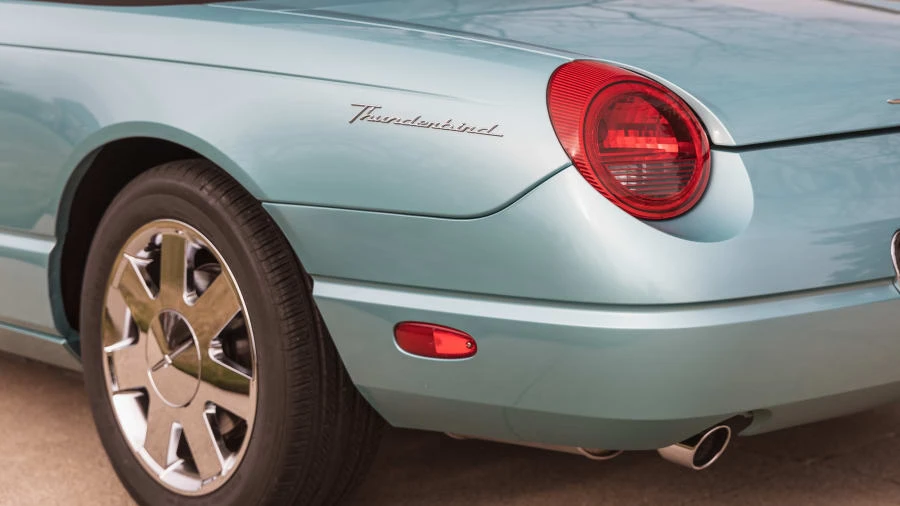 2002 Ford Thunderbird 11th Gen - Image 16 of 27