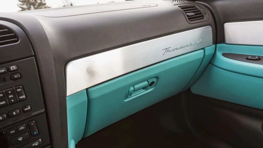 2002 Ford Thunderbird 11th Gen - Image 24 of 27