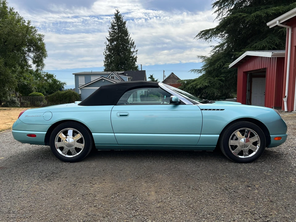 2002 Ford Thunderbird 11th Gen - Image 28 of 31