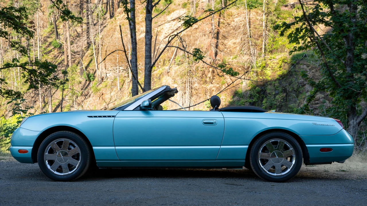 2002 Ford Thunderbird 11th Gen - Image 12 of 31