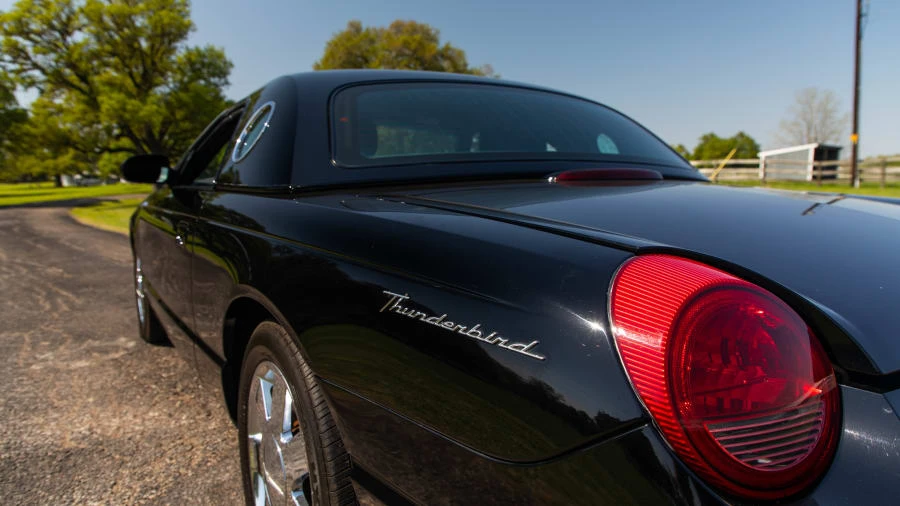 2002 Ford Thunderbird 11th Gen - Image 10 of 12