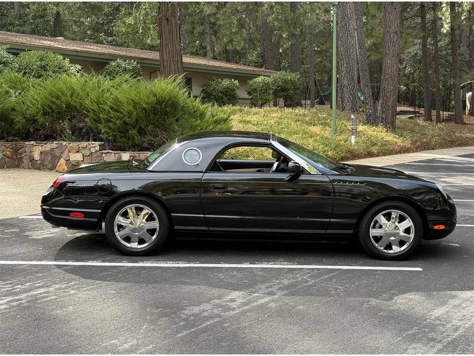 2002 Ford Thunderbird 11th Gen - Image 2 of 31