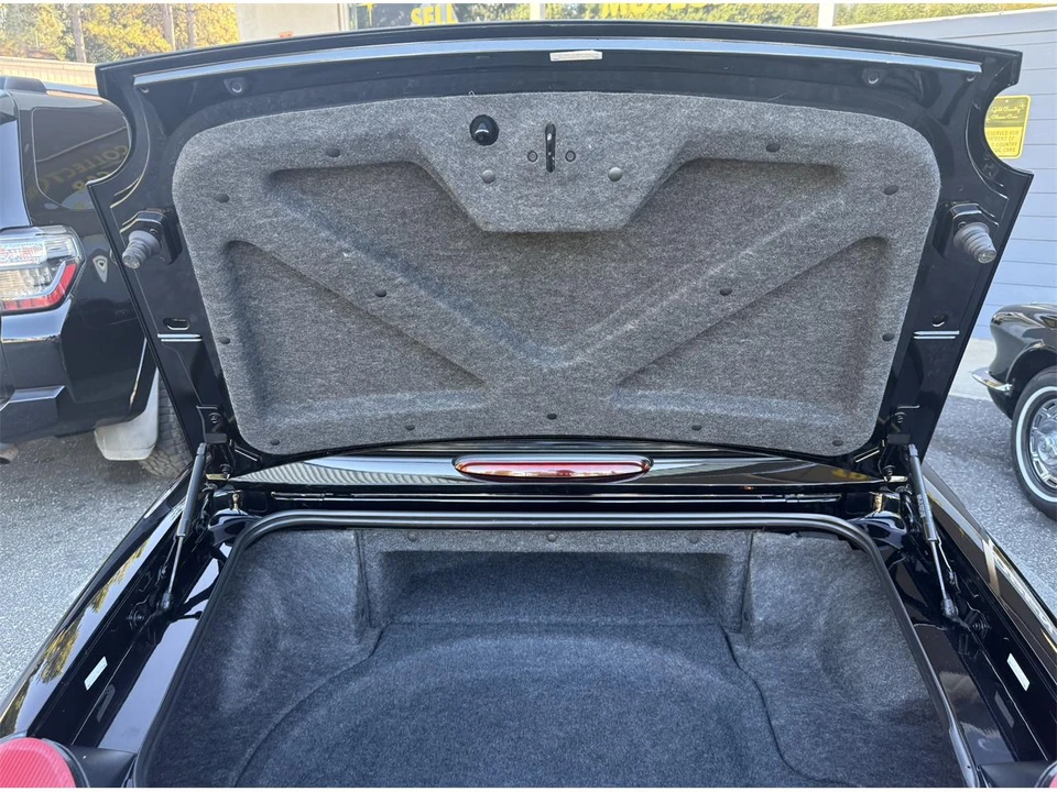 2002 Ford Thunderbird 11th Gen - Image 2 of 31