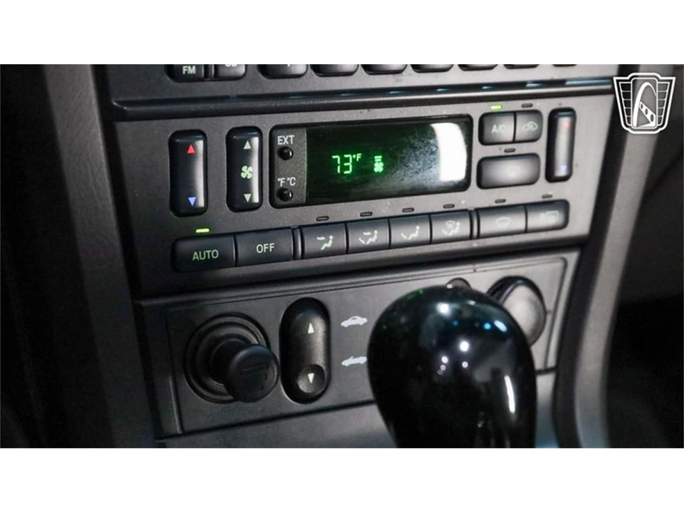 2002 Ford Thunderbird 11th Gen - Image 17 of 31