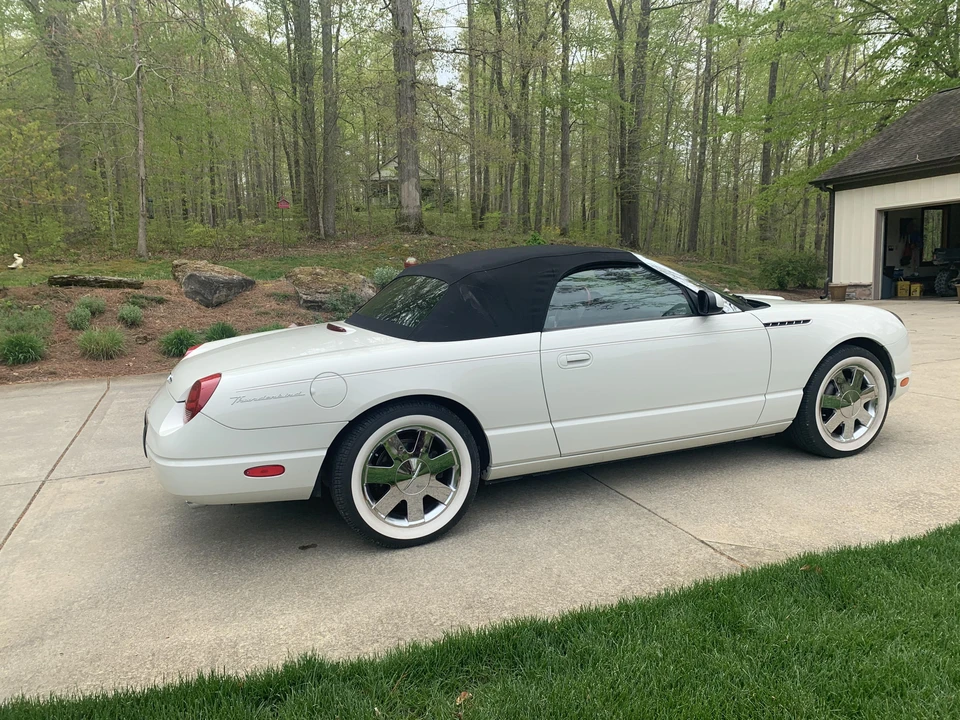2002 Ford Thunderbird 11th Gen - Image 28 of 31