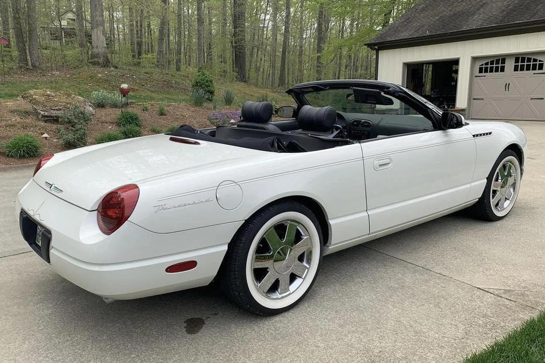 2002 Ford Thunderbird 11th Gen - Image 4 of 31