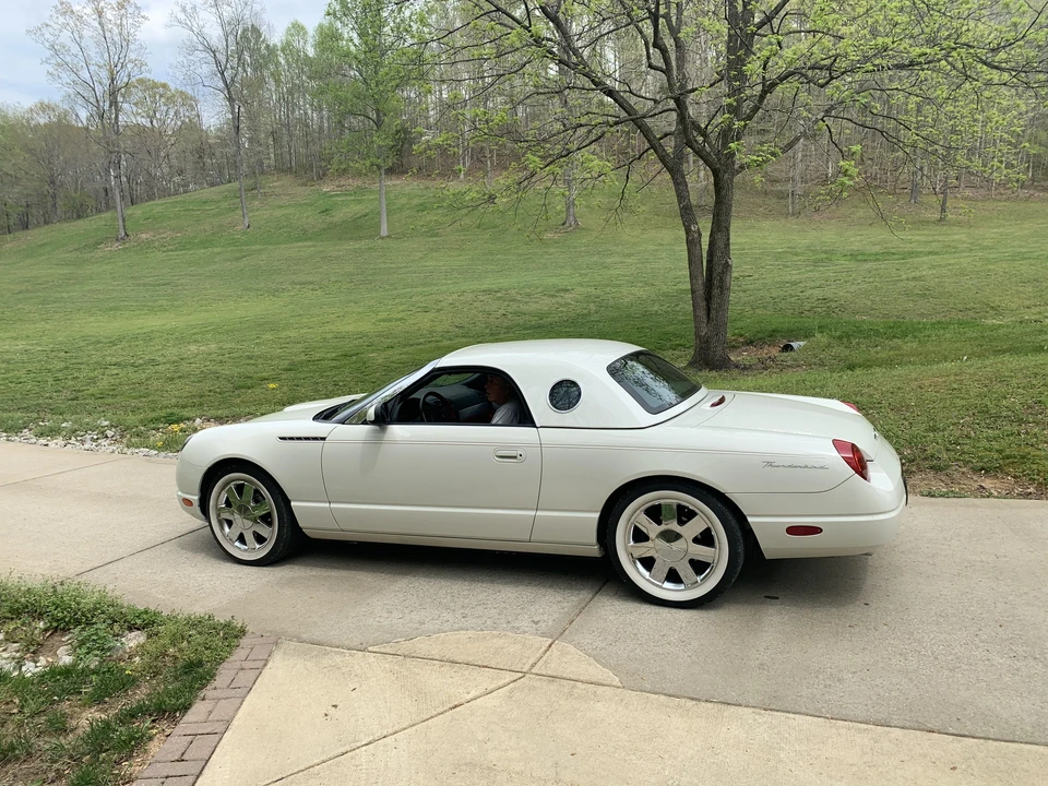 2002 Ford Thunderbird 11th Gen - Image 19 of 31