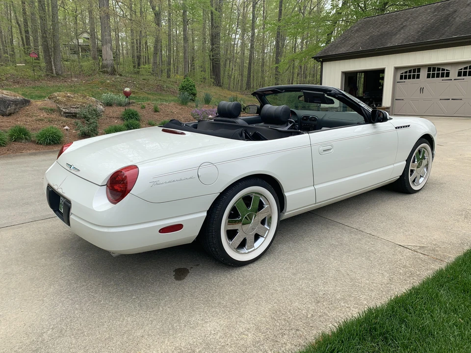 2002 Ford Thunderbird 11th Gen - Image 13 of 31