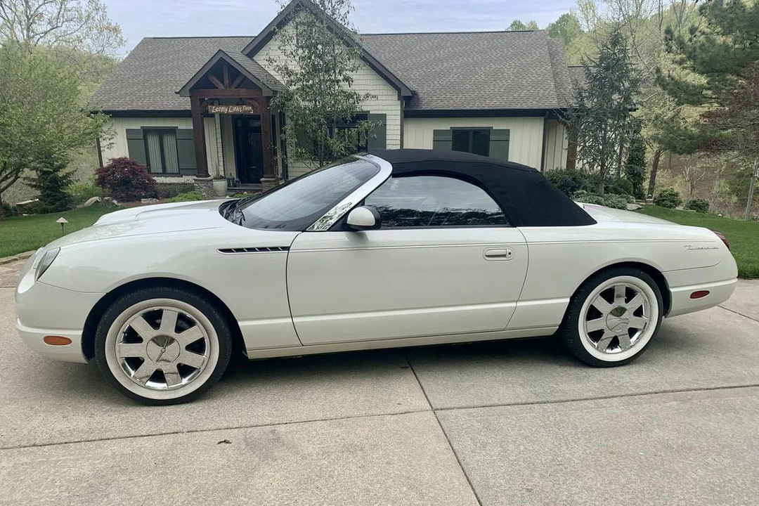 2002 Ford Thunderbird 11th Gen - Image 3 of 31