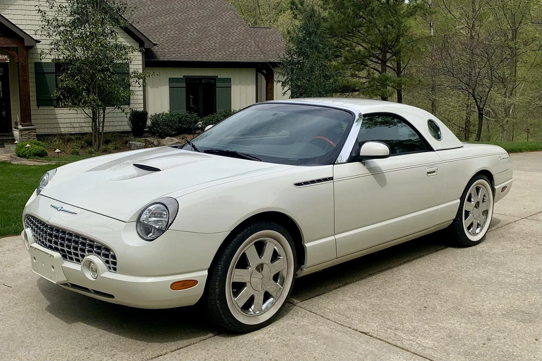 2002 Ford Thunderbird 11th Gen - Image 2 of 31