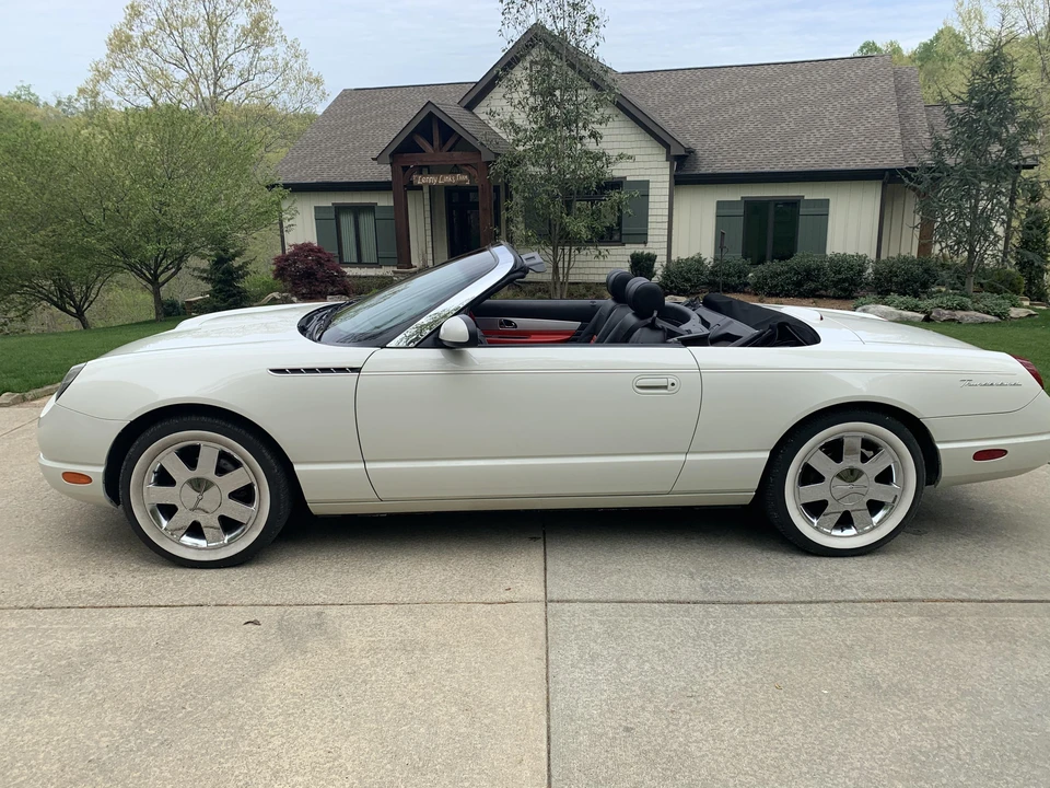 2002 Ford Thunderbird 11th Gen - Image 10 of 31