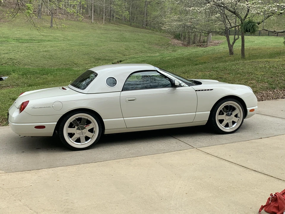 2002 Ford Thunderbird 11th Gen - Image 22 of 31