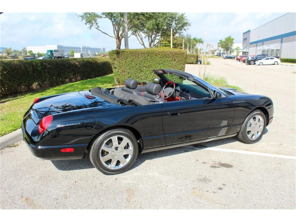 2002 Ford Thunderbird 11th Gen - Image 17 of 31