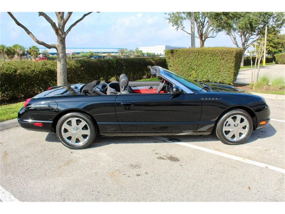 2002 Ford Thunderbird 11th Gen - Image 18 of 31