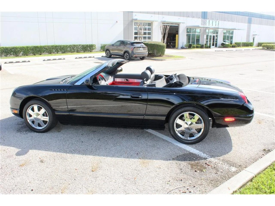 2002 Ford Thunderbird 11th Gen - Image 26 of 31