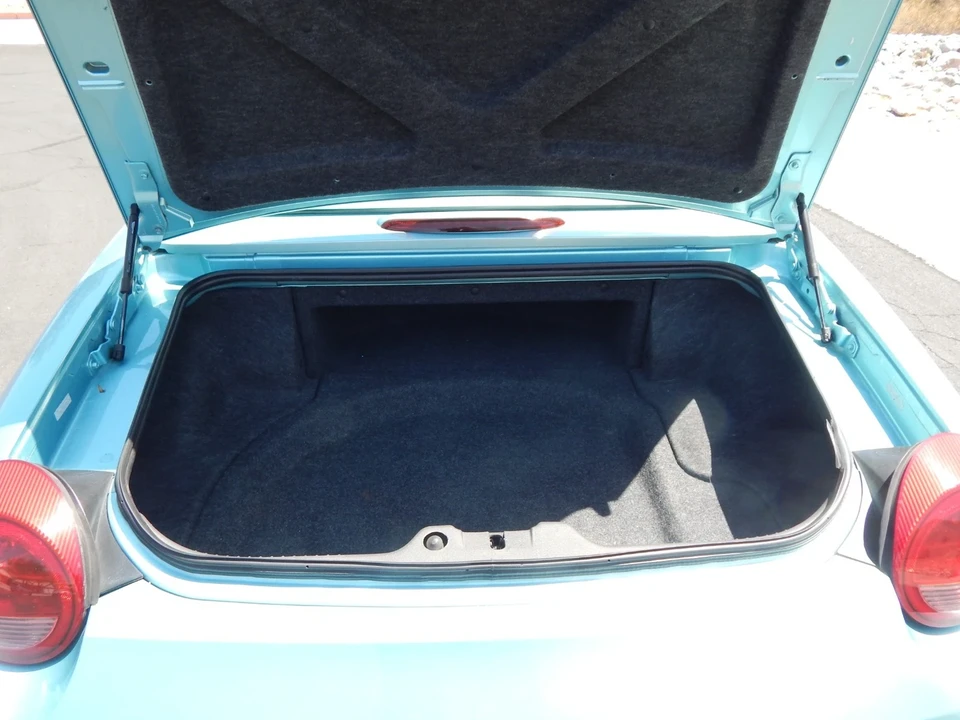 2002 Ford Thunderbird 11th Gen - Image 16 of 19