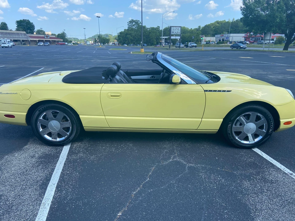 2002 Ford Thunderbird 11th Gen - Image 14 of 31