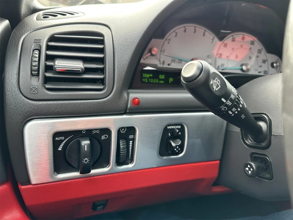 2002 Ford Thunderbird 11th Gen - Image 23 of 31
