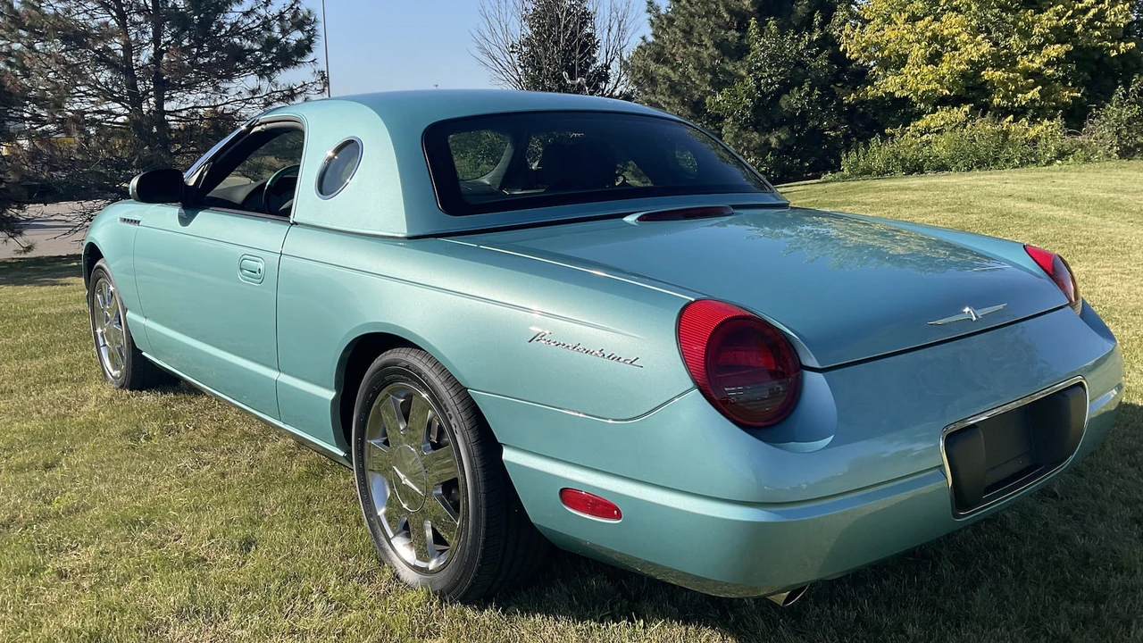 2002 Ford Thunderbird 11th Gen - Image 3 of 20