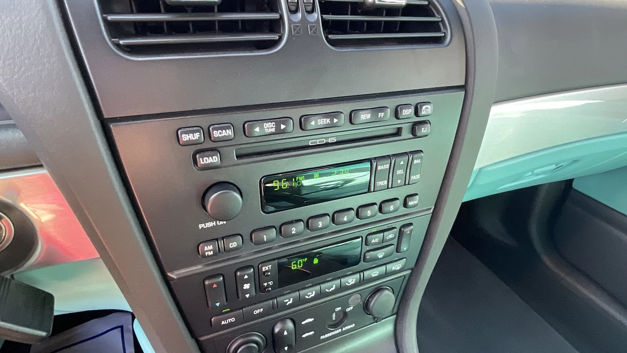 2002 Ford Thunderbird 11th Gen - Image 10 of 20