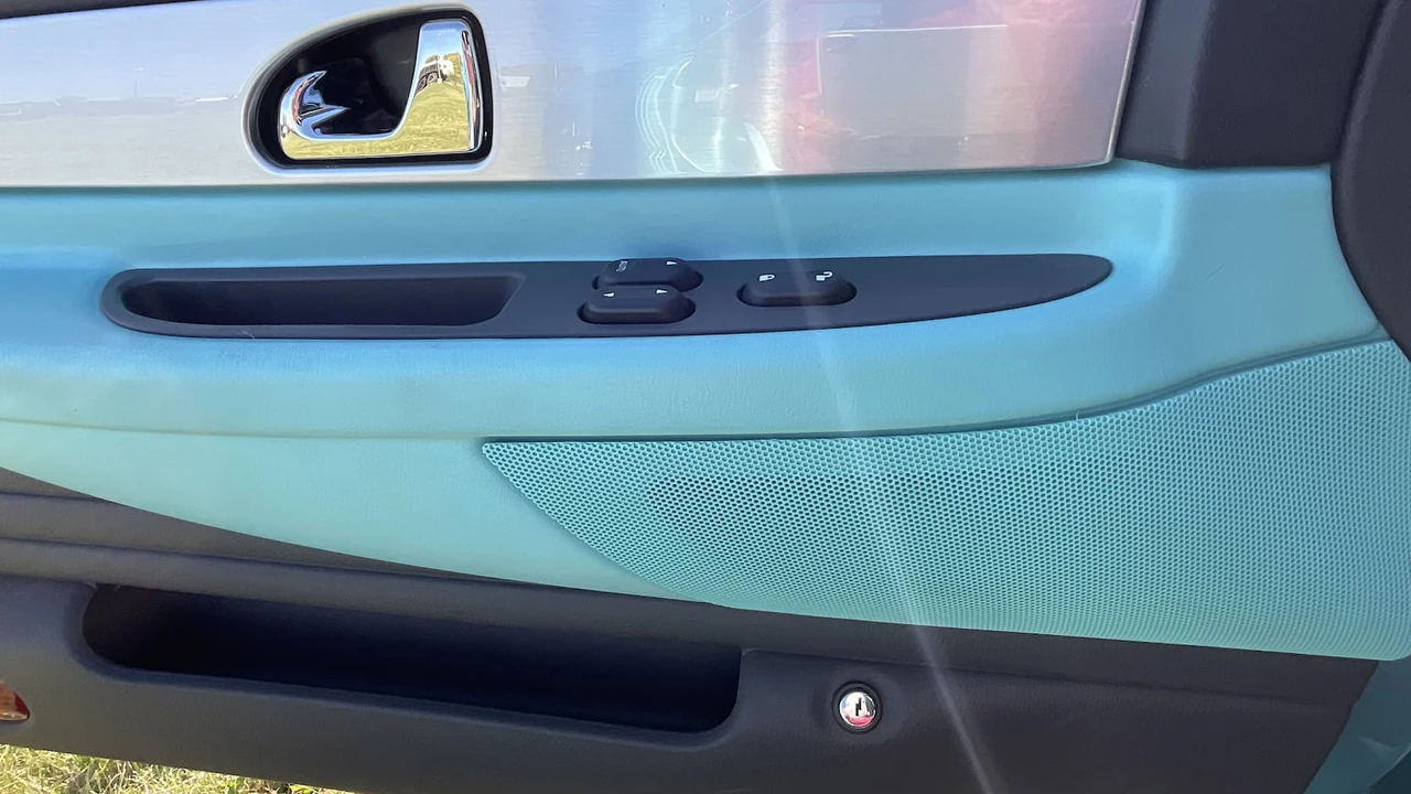 2002 Ford Thunderbird 11th Gen - Image 13 of 20